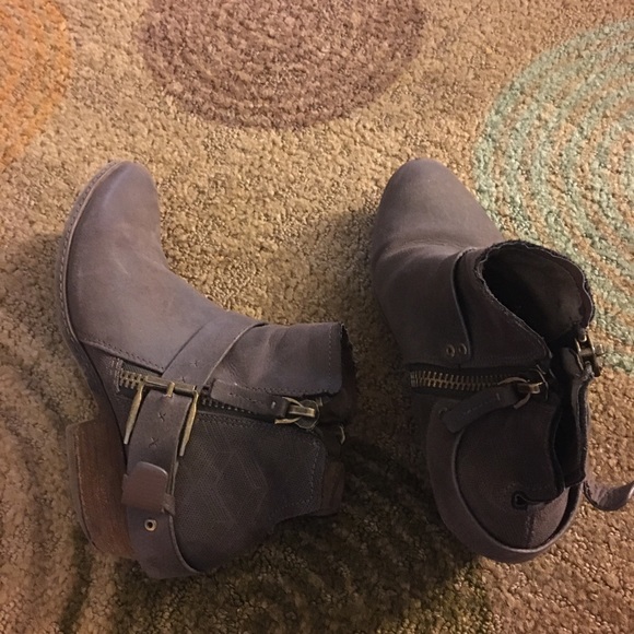 Boots - Picture 3 of 3